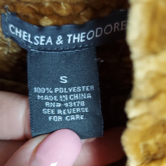 Small Boxy Cropped Sweater With Mock Neck by Chelsea and Theodore - Picture 8 of 11